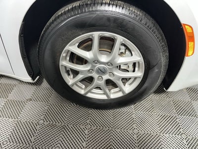 2024 Chrysler Voyager LX