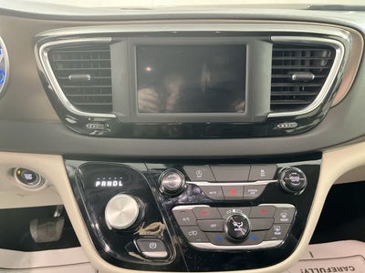 2024 Chrysler Voyager LX