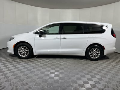 2024 Chrysler Voyager LX