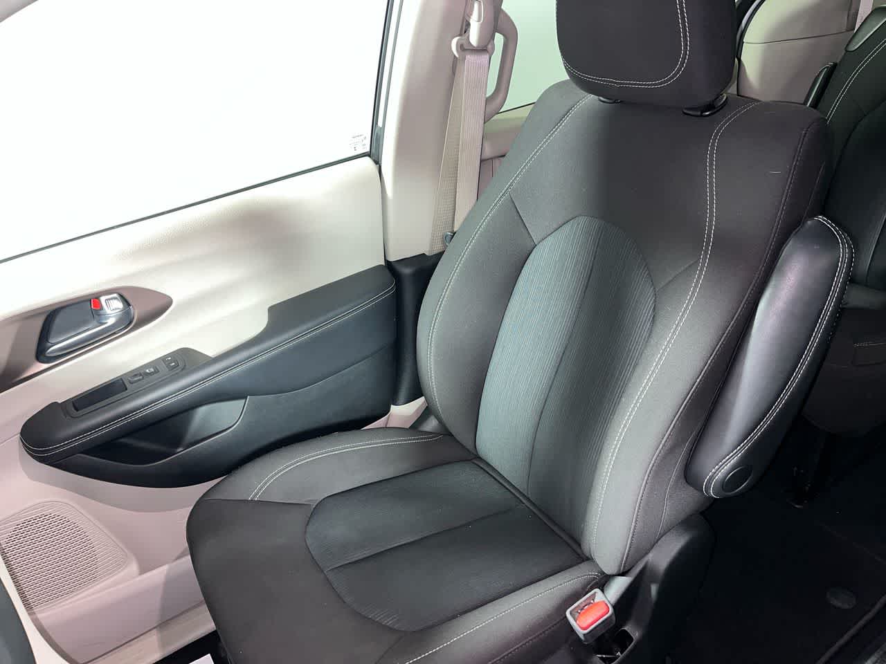 2024 Chrysler Voyager LX