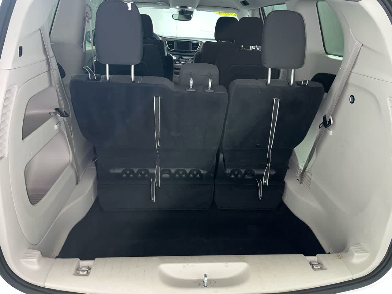 2024 Chrysler Voyager LX