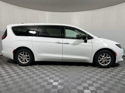 2024 Chrysler Voyager LX