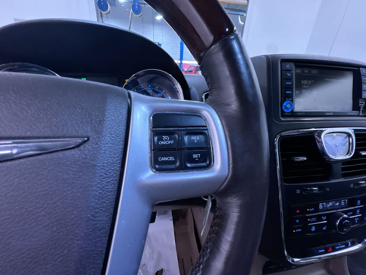 2015 Chrysler Town & Country Limited Platinum