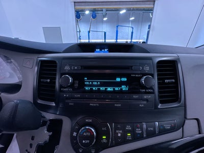 2014 Toyota Sienna LE