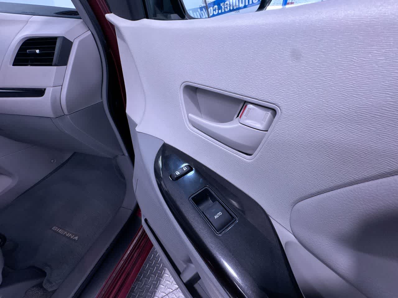 2014 Toyota Sienna LE