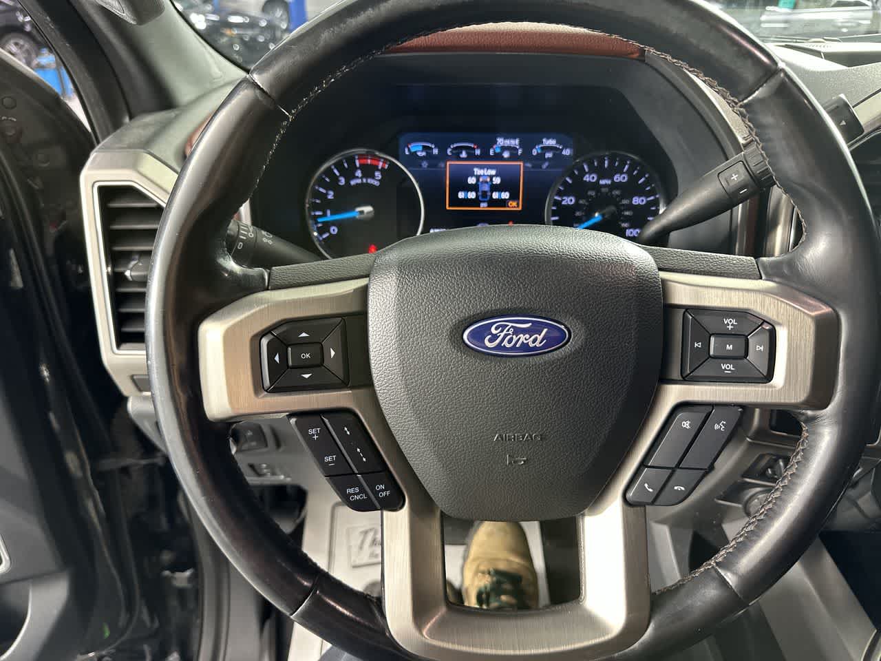 2022 Ford Super Duty F-350 DRW Platinum