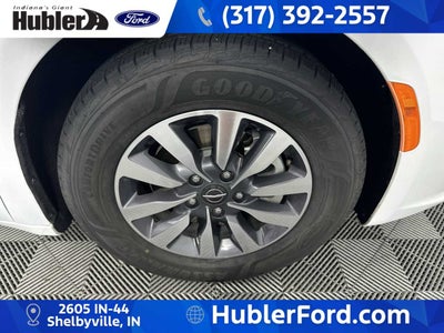 2024 Chrysler Pacifica Hybrid Select